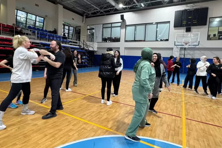 İstanbul Maltepede kadınlara öz savunma eğitimi