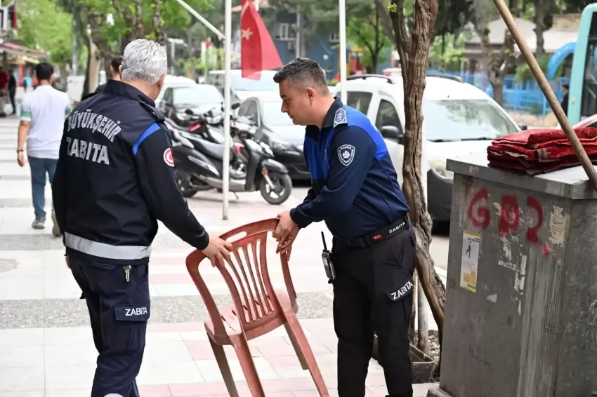 Manisada kaldırımlar yayaların