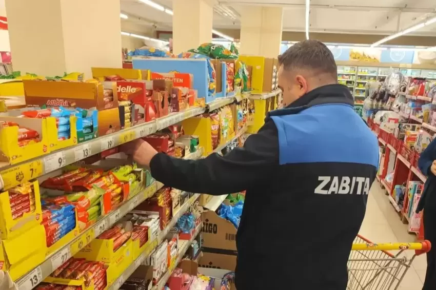 Bursa İnegölde zabıta ekiplerinden bakkal ve marketlere denetim