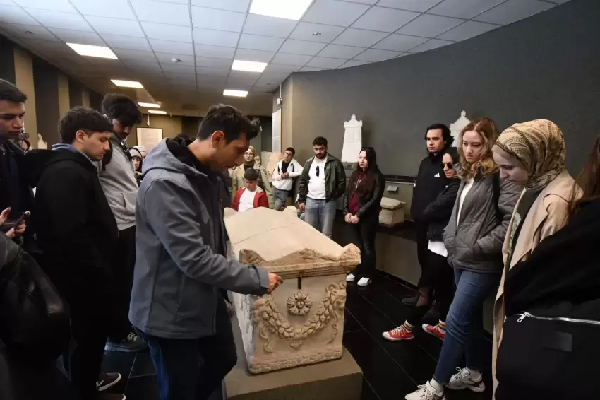 İzmirde üniversite öğrencilerine Bergama ve Ödemiş gezisi