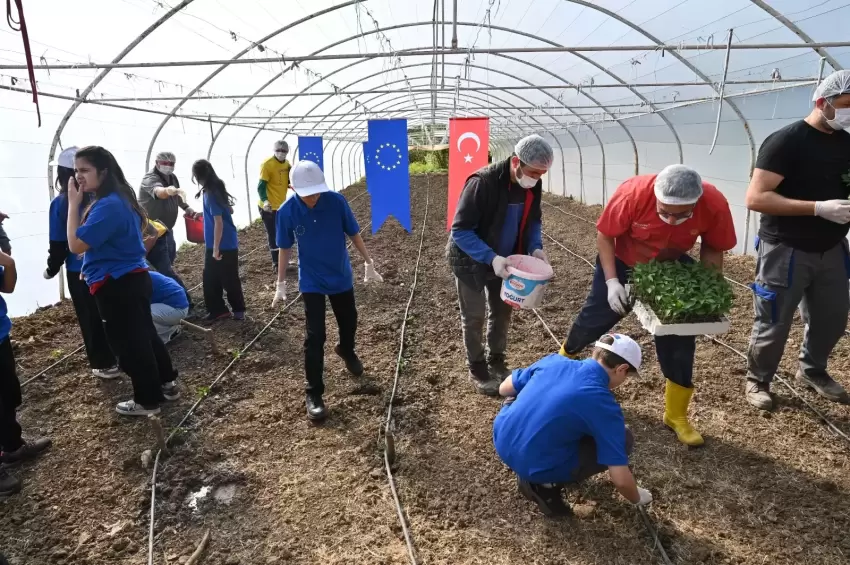 Kocaelide çocuklar toprakla buluştu