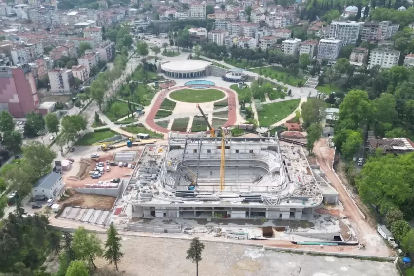 Bursada Atatürk Spor Salonu hızla yükseliyor... Tarihi salonda çatı işlemleri başladı