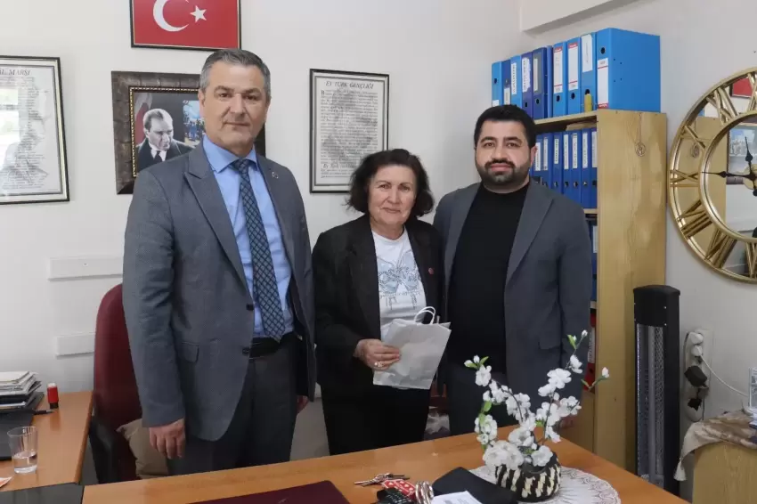 Kocaeli İzmitte kadın muhtarlara Anneler Günü ziyareti