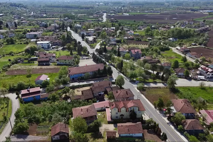 Sakarya Akyazının 3 mahallesi sıcak asfaltta buluştu