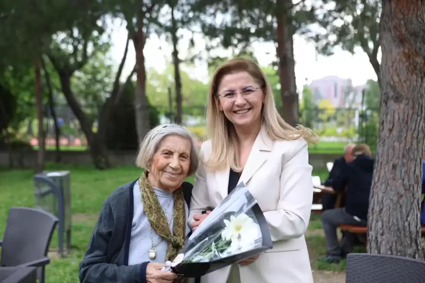İstanbul Bakırköyde Anneler Gününde üç kuşak bir araya geldi
