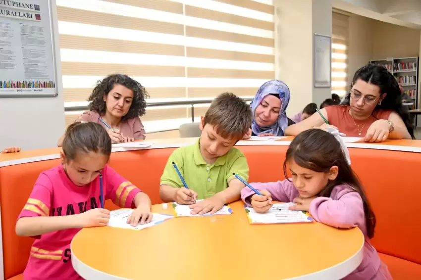 Hayatımın İlk Kütüphanesi Annem anne ve çocukların gönüllerine dokundu
