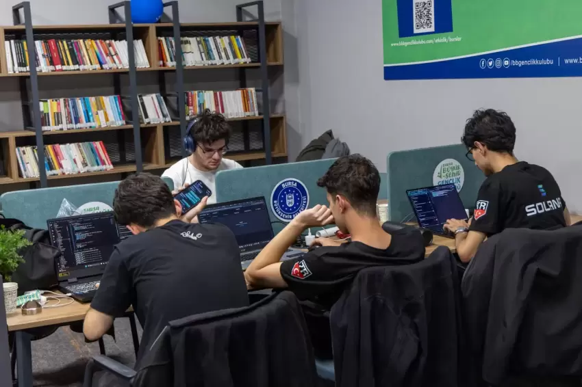 Bursada genç yazılımcılar teknoloji maratonunda buluştu