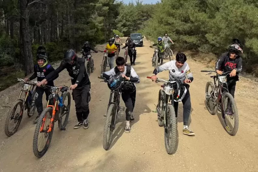 İzmirde yeni parkurda adrenalin dolu festival