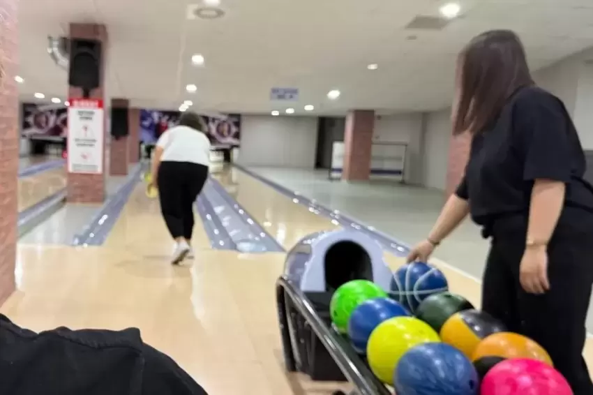Çorumda anneler bowlingde buluştu