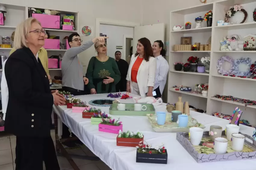 Maltepede Üreten Engelliler Merkezinde yıl sonu sergisi