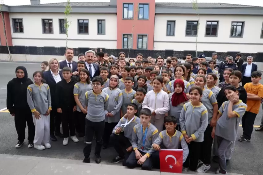 Kayseri Melikgazinin 2 yeni eğitim yuvası açıldı
