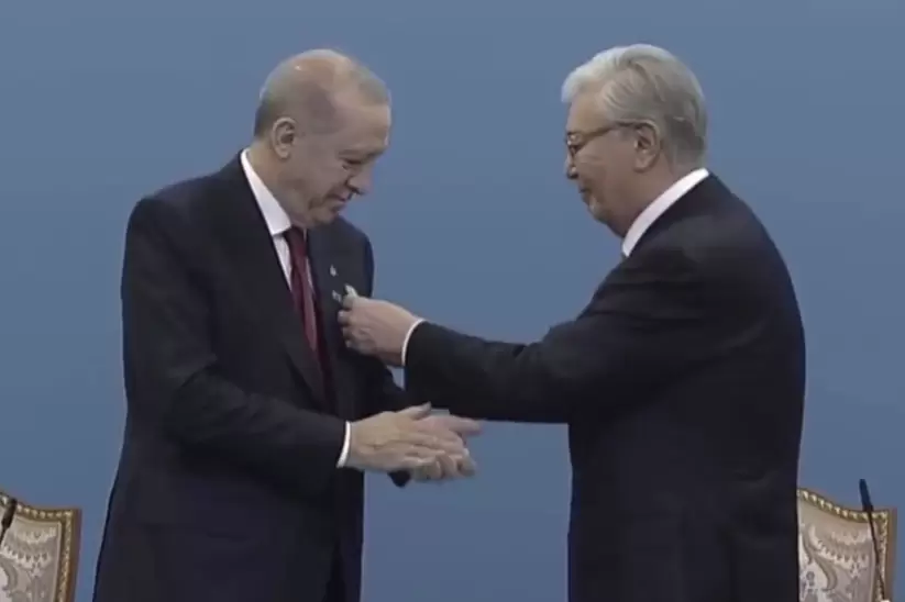 Cumhurbaşkanı Erdoğana Kazakistanda Hoca Ahmet Yesevi Nişanı takdim edildi