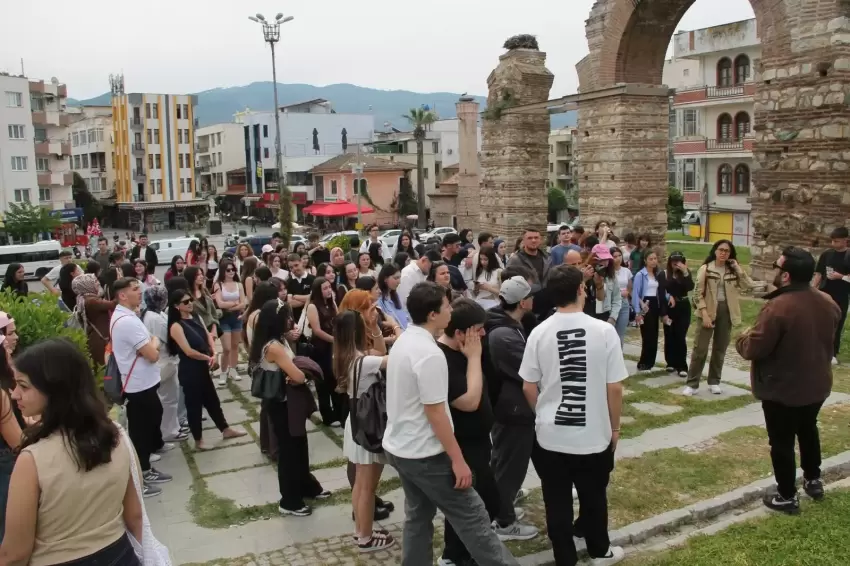 Manisalılar Efes Selçukta tarih ve kültürle buluştu