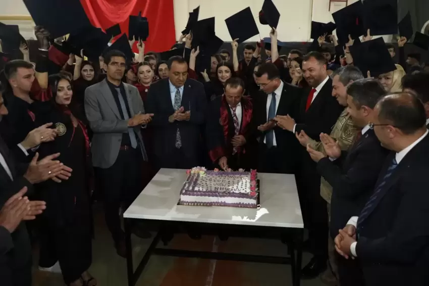 Erzurum Narmanda mezuniyet coÅŸkusu