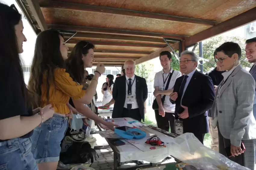 DEÜde gençler bilim ve sanatla buluştu