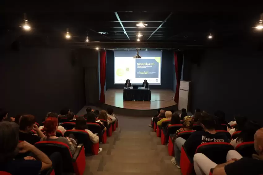 Sinemaseverler SineFilozofi söyleşisinde buluştu
