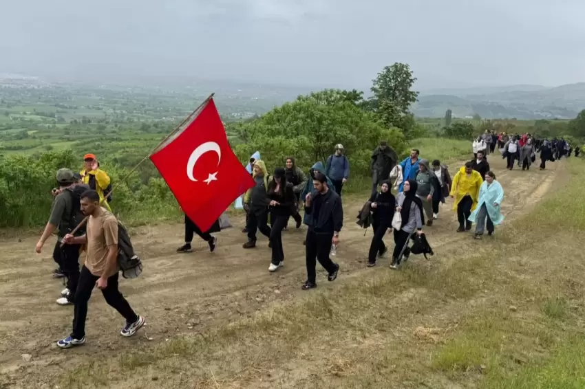 Bursa İnegölde doğa severler 19 Mayıs için yürüdü