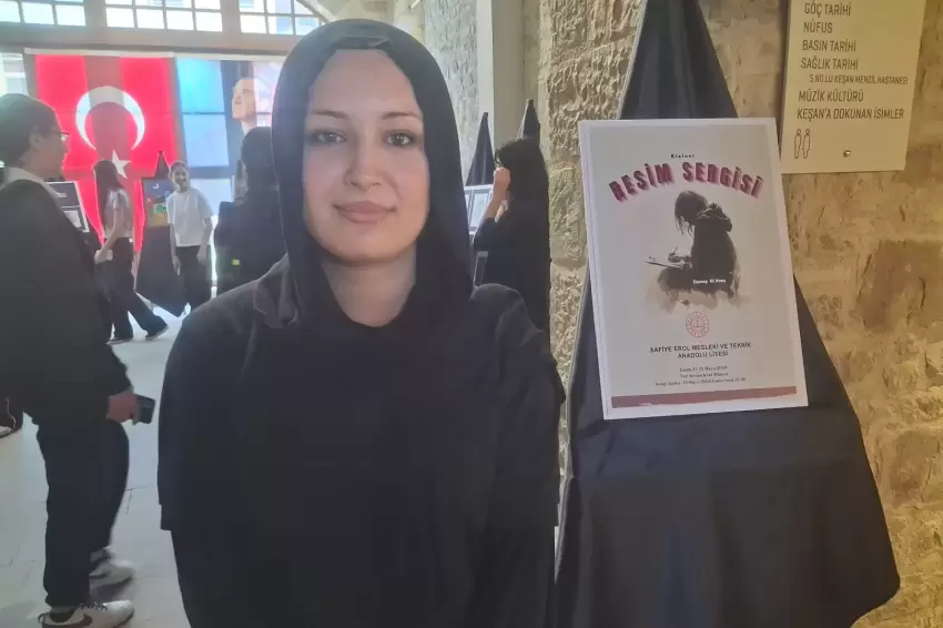 Suriyeli öğrenci Zeynep El Abuşun ilk sergisi Müze Keşanda açıldı