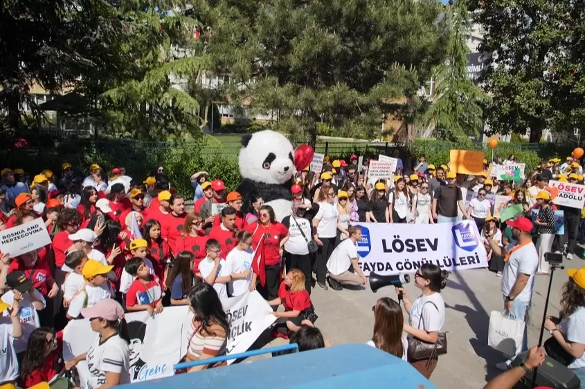 LÖSEVden dünyaya mesaj... Lösemili Çocuklar Haftası Bursadan İstanbula uzandı