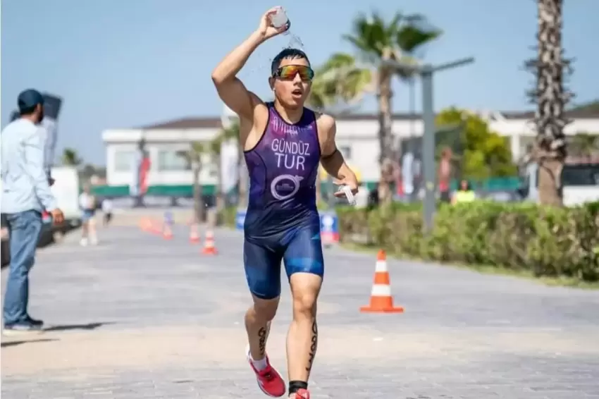 Ordulu sporcu Ayvalık Triatlonunda birinci