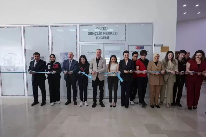 Sivasta Dijital Gençlik Merkezi açıldı
