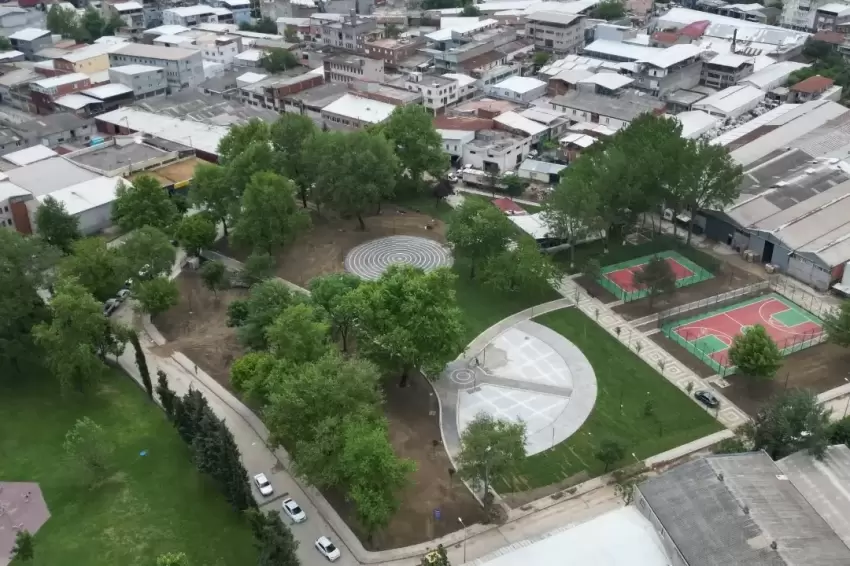 Bursa Büyükşehirden Osmangazi Altınova mahalle parkına yenileme