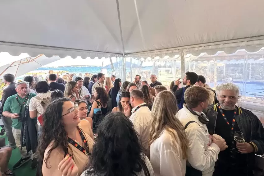 Türkiye standına Cannesda yoğun ilgi