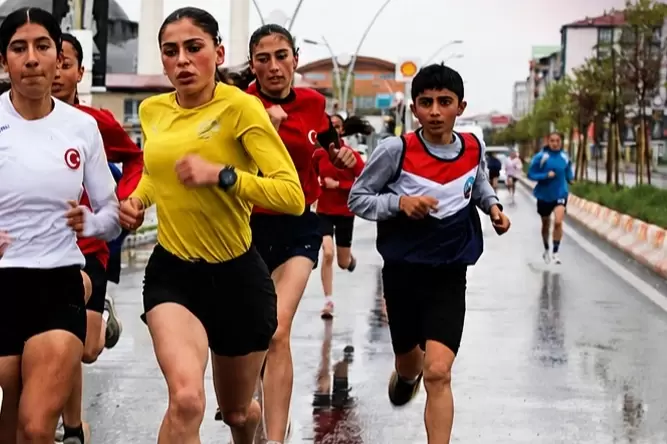 Ağrıda Gençlik Spordan 19 Mayıs coşkusuna sportif kutlama