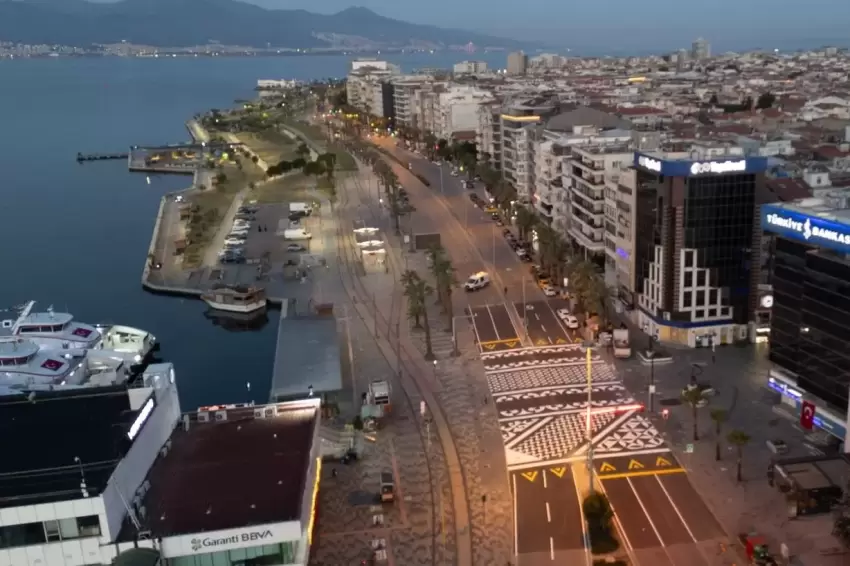 İzmir Karşıyakada desenli yaya platformu
