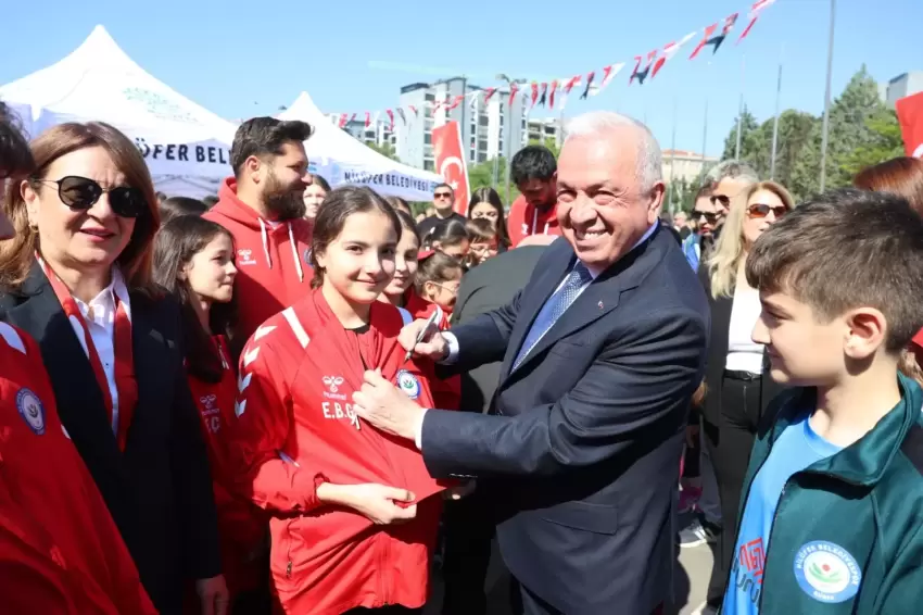 Bursa Nilüferde 19 Mayısa coşkulu karşılama