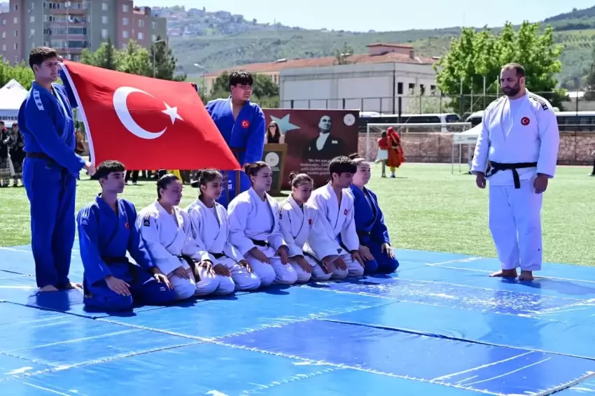 Bursa Gemlikte 19 Mayısın 107. yılı coşkuyla kutlandı