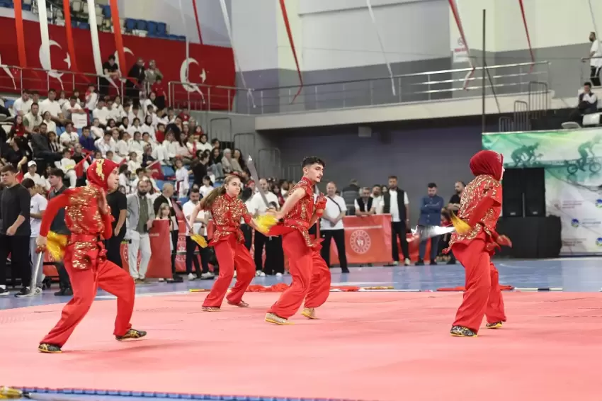 Sakaryada 19 Mayısa sportif ve coşkulu kutlama