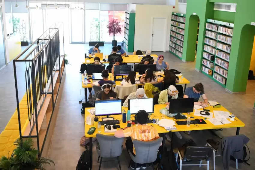 Kocaeli Çayırovada kitap kahveler sınava kadar 724 açık