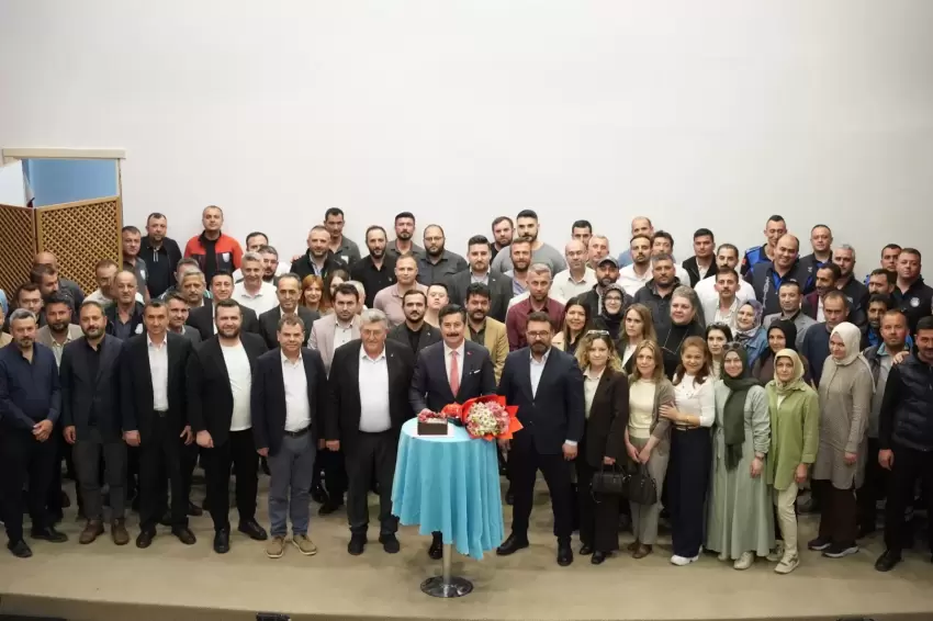 Bursa Yenişehirde bayramlaşmada Başkan Özele doğum günü sürprizi