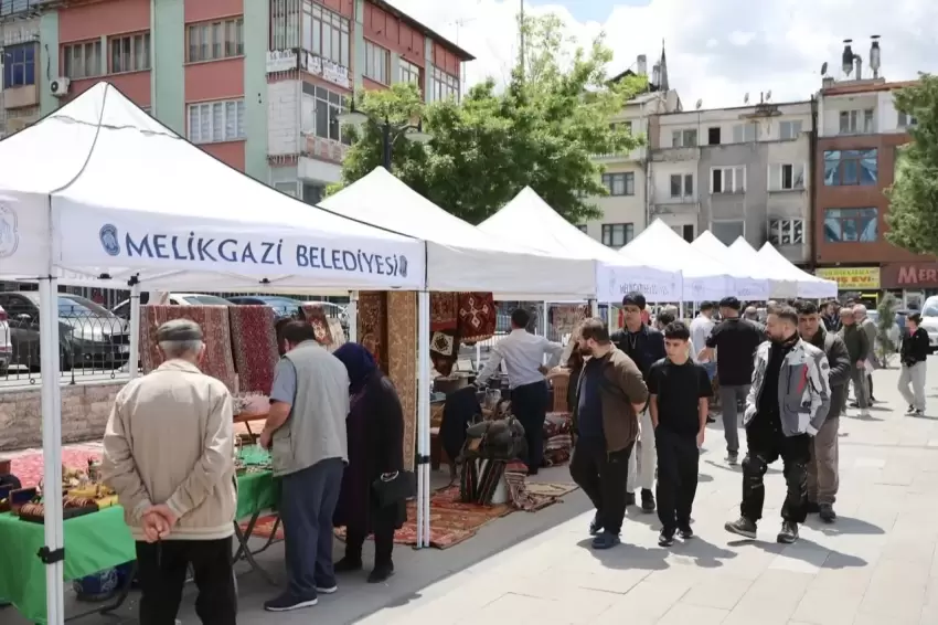 Kayseri Melikgazi Antika Pazarına büyük ilgi