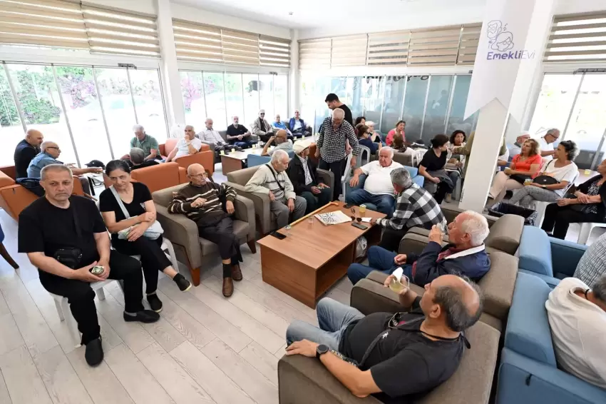 Mersinde emekliler bayram sevinciyle buluştu