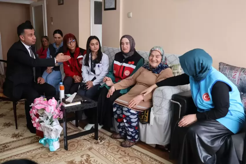 Erzurumda bayram öncesi çınarların kapısı vefayla çalındı