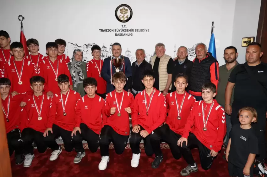 Trabzonda Başkan Genç, şampiyon takımı ağırladı