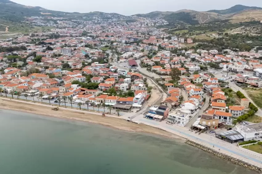 Yeni Foçada tarihi dere yatağı güçlendiriliyor