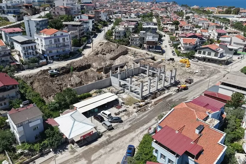 Dikilinin yeni itfaiye binasında yüzde 30 tamamlandı
