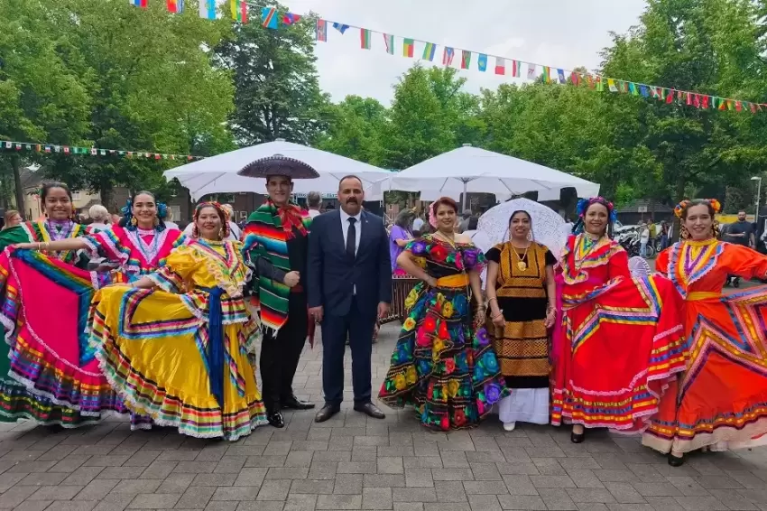 Almanya Dinslakende binlerce kişi geleneksel kutlamada buluştu