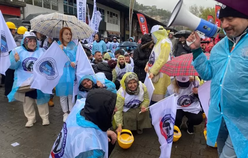 Yağmura rağmen meydanlar ısındı: Zonguldakta emek yürüyüşü