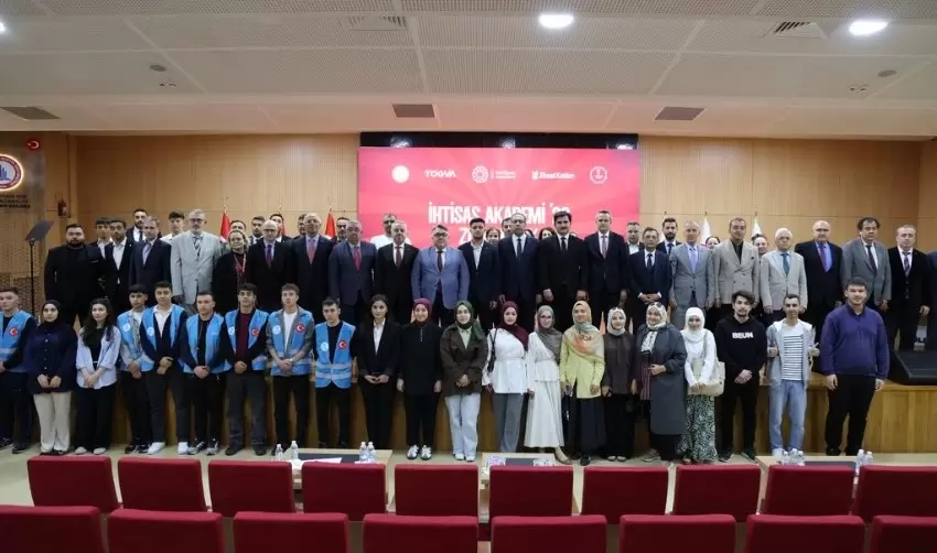 Tarım ve Orman Bakan Yardımcısı Prof. Dr. Ahmet Gümen BEUNda Gençlerle Buluştu