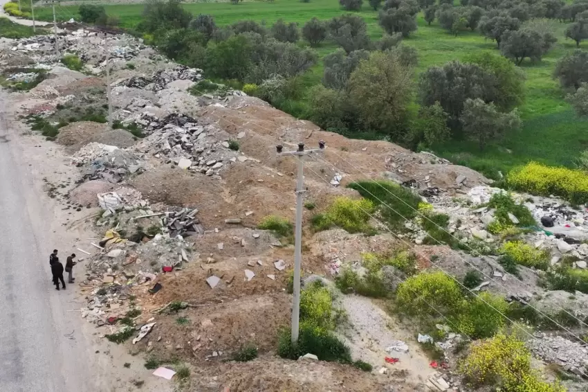 Manisada kaçak moloz dökülen alanlar temizlendi