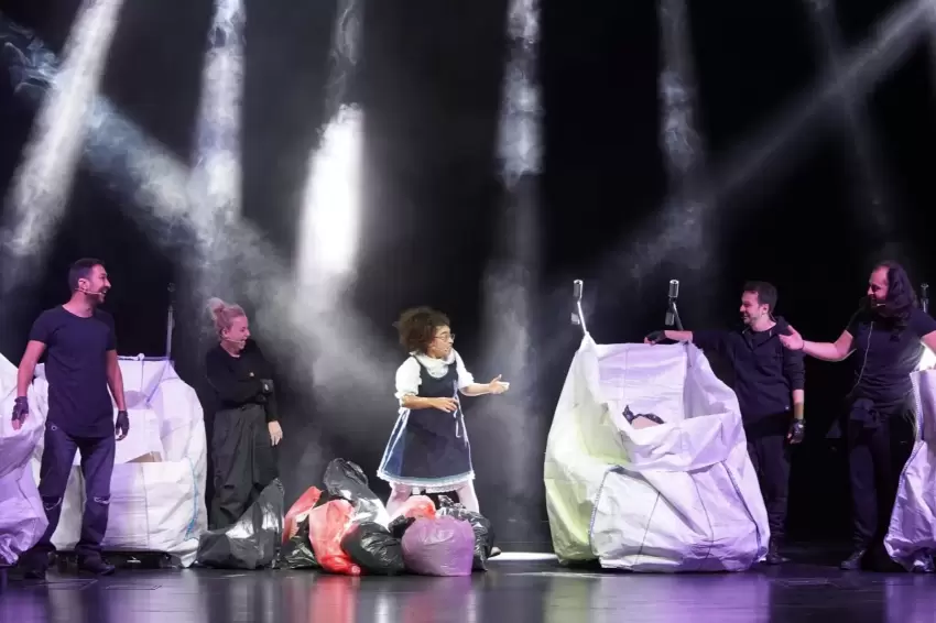 Kocaeli Şehir Tiyatroları sezon perdesini kapattı