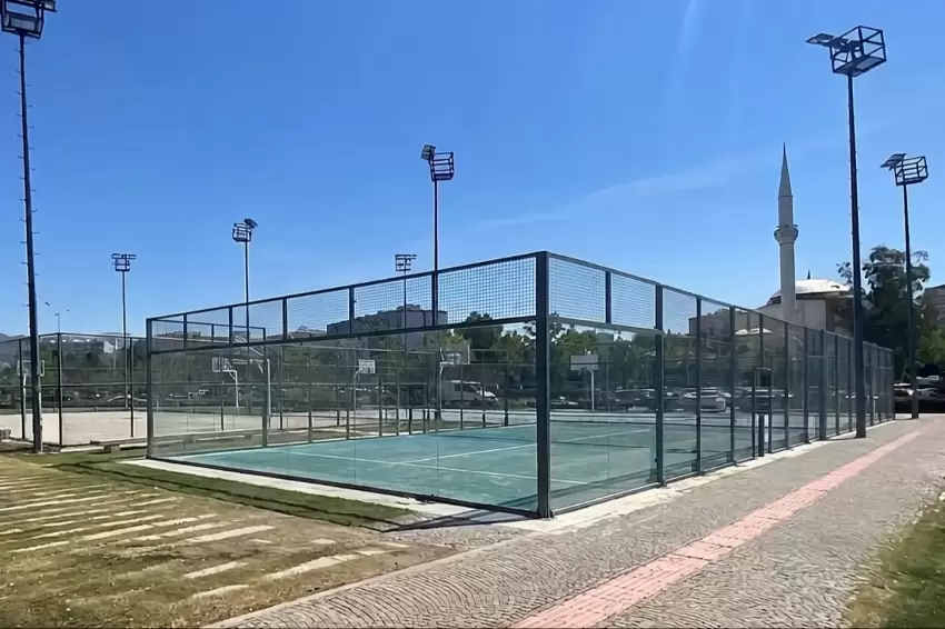 İzmir Bostanlı Sahiline yeni padel kortlar geliyor