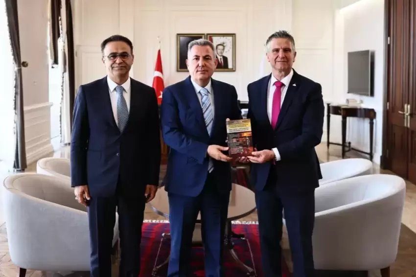 Vali Elbana İzmir Eğitim Müfettişlerinden Disiplin Soruşturması kitabı