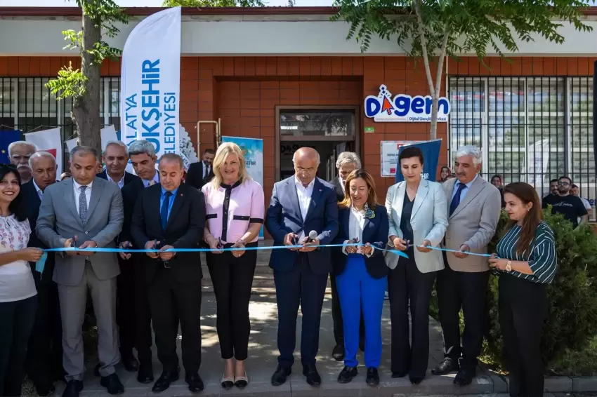Malatyada Dijital Gençlik Merkezi açıldı