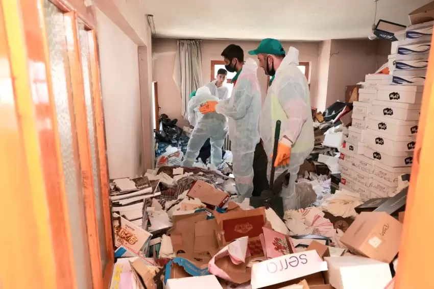 Bursa Osmangazide çöp ev temizlendi, mahalle rahatladı