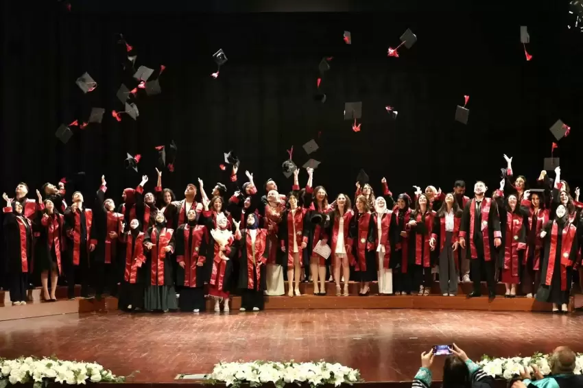 Artvin Çoruh Üniversitesinde mezuniyet coşkusunu yaşandı